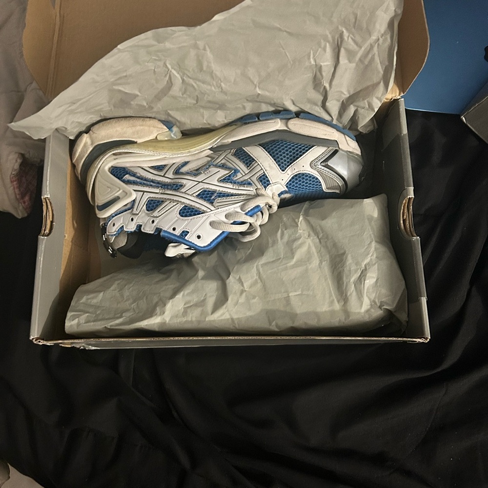balenciaga runner , blue n white